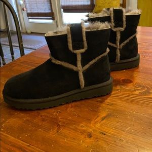 Black UGGs mini